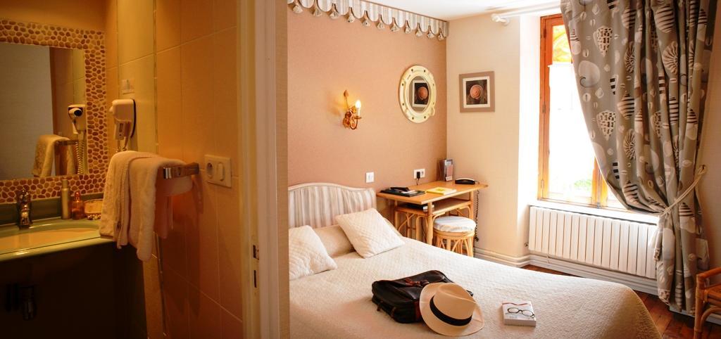 Logis Hotel Les Fuchsias Сен-Ва-ла-Уг Екстер'єр фото