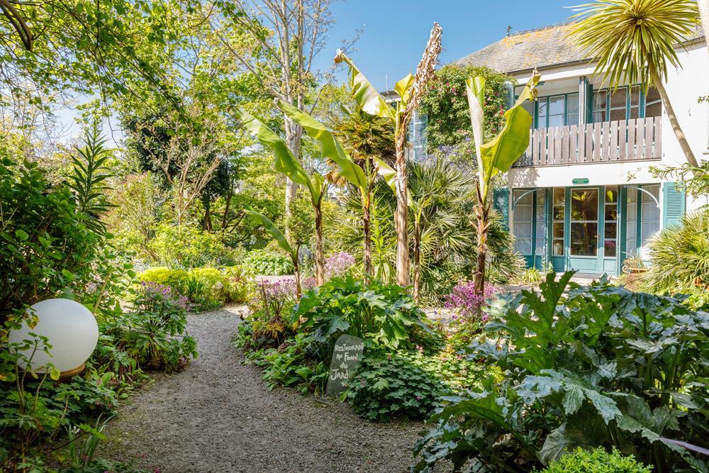 Logis Hotel Les Fuchsias Сен-Ва-ла-Уг Екстер'єр фото