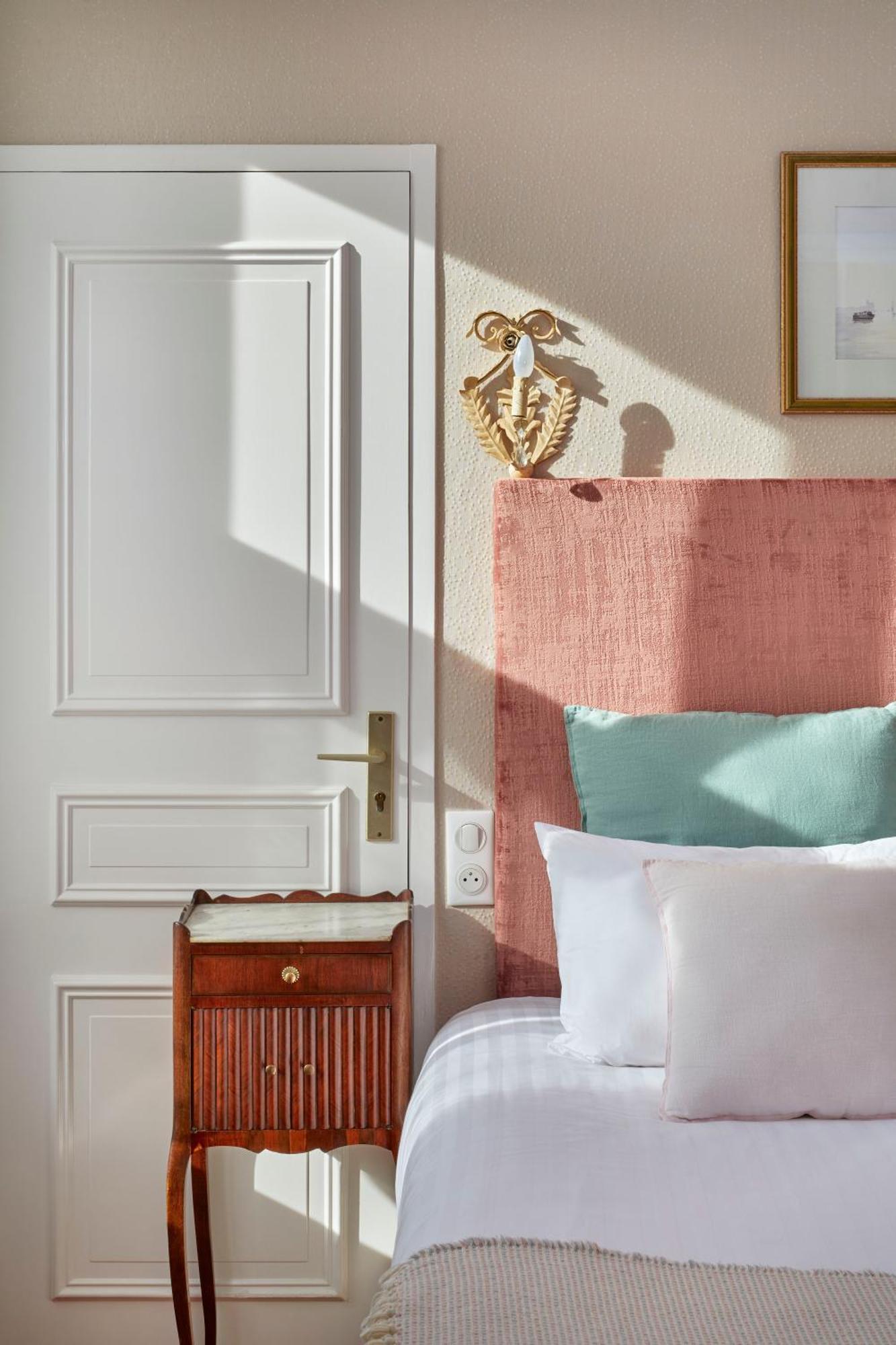 Logis Hotel Les Fuchsias Сен-Ва-ла-Уг Екстер'єр фото