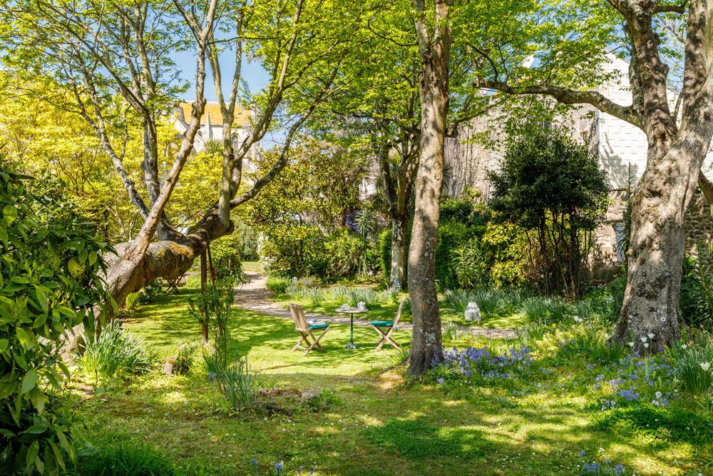 Logis Hotel Les Fuchsias Сен-Ва-ла-Уг Екстер'єр фото